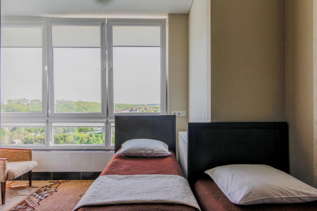Rooms With Fortetsya View 2 Kamjanets-Podilsky Buitenkant foto