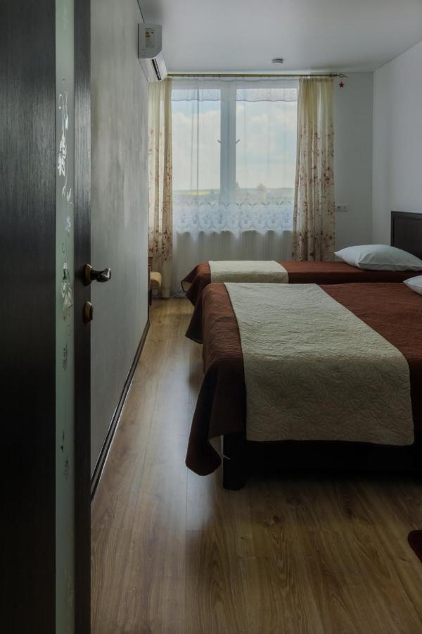 Rooms With Fortetsya View 2 Kamjanets-Podilsky Buitenkant foto